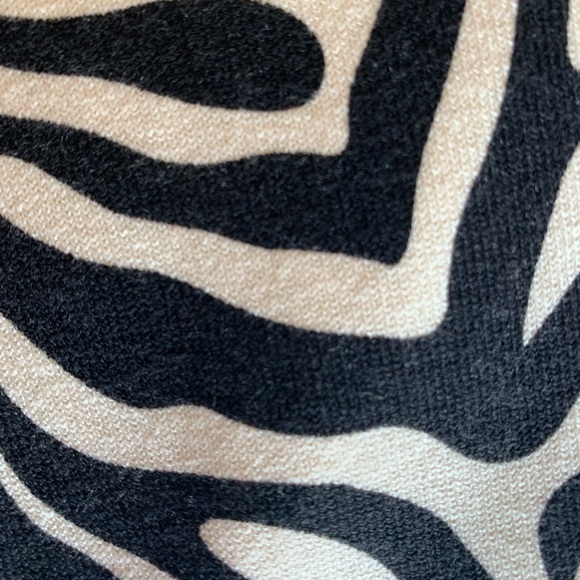 NWT Josephine Chaus Zebra Sweater - Picture 7 of 8